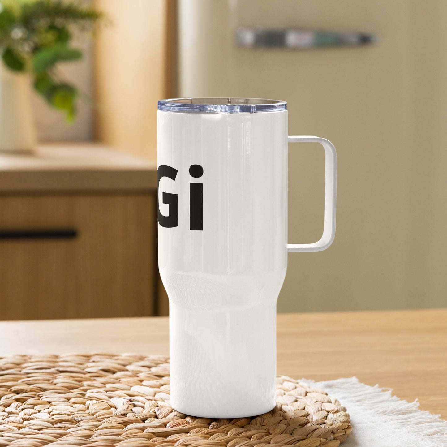 Travel mug with a handle