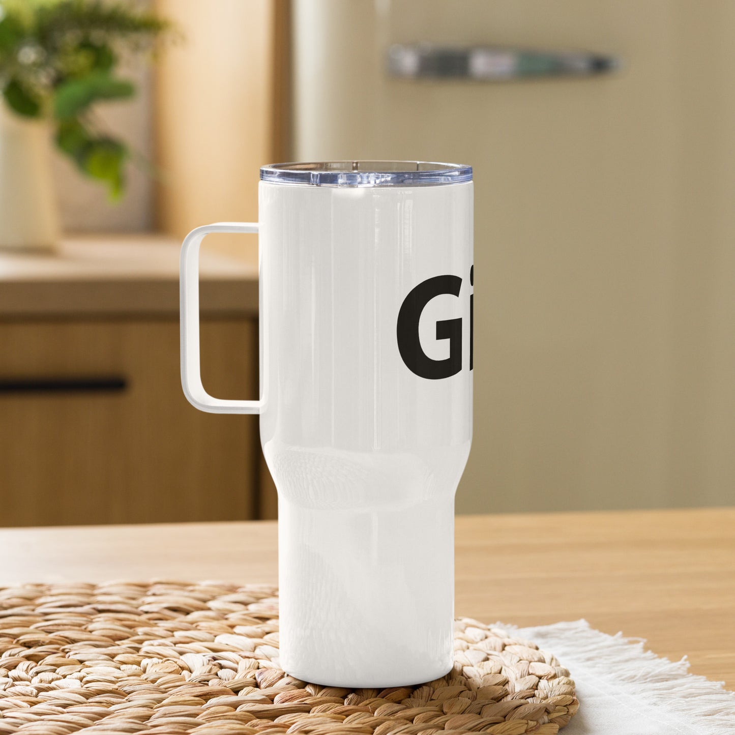 Travel mug with a handle